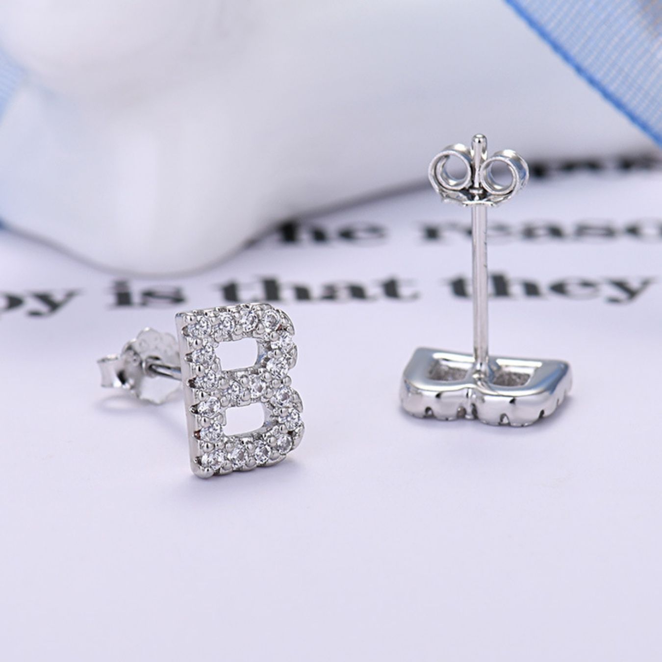 Initialen-Ohrringe „Identität“