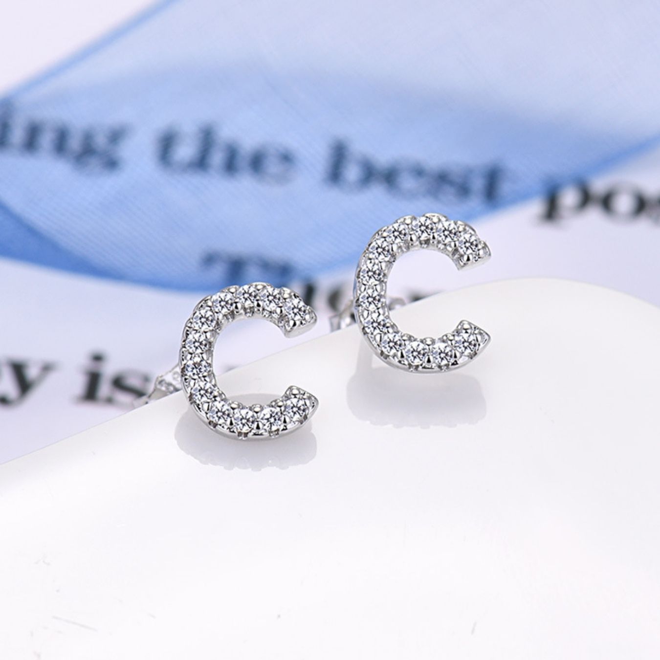 Initialen-Ohrringe „Identität“