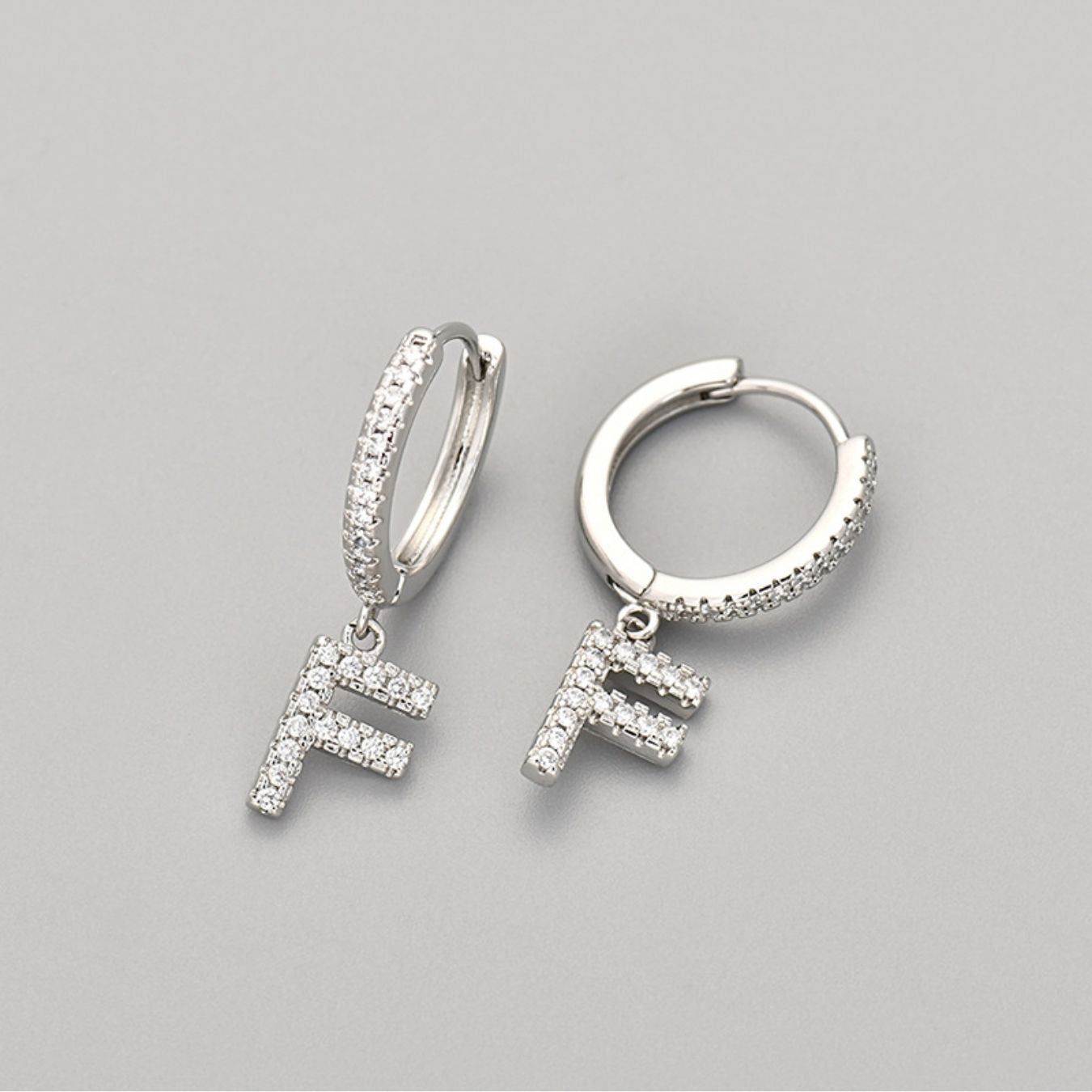 Initialen-Ohrringe „Kristall“