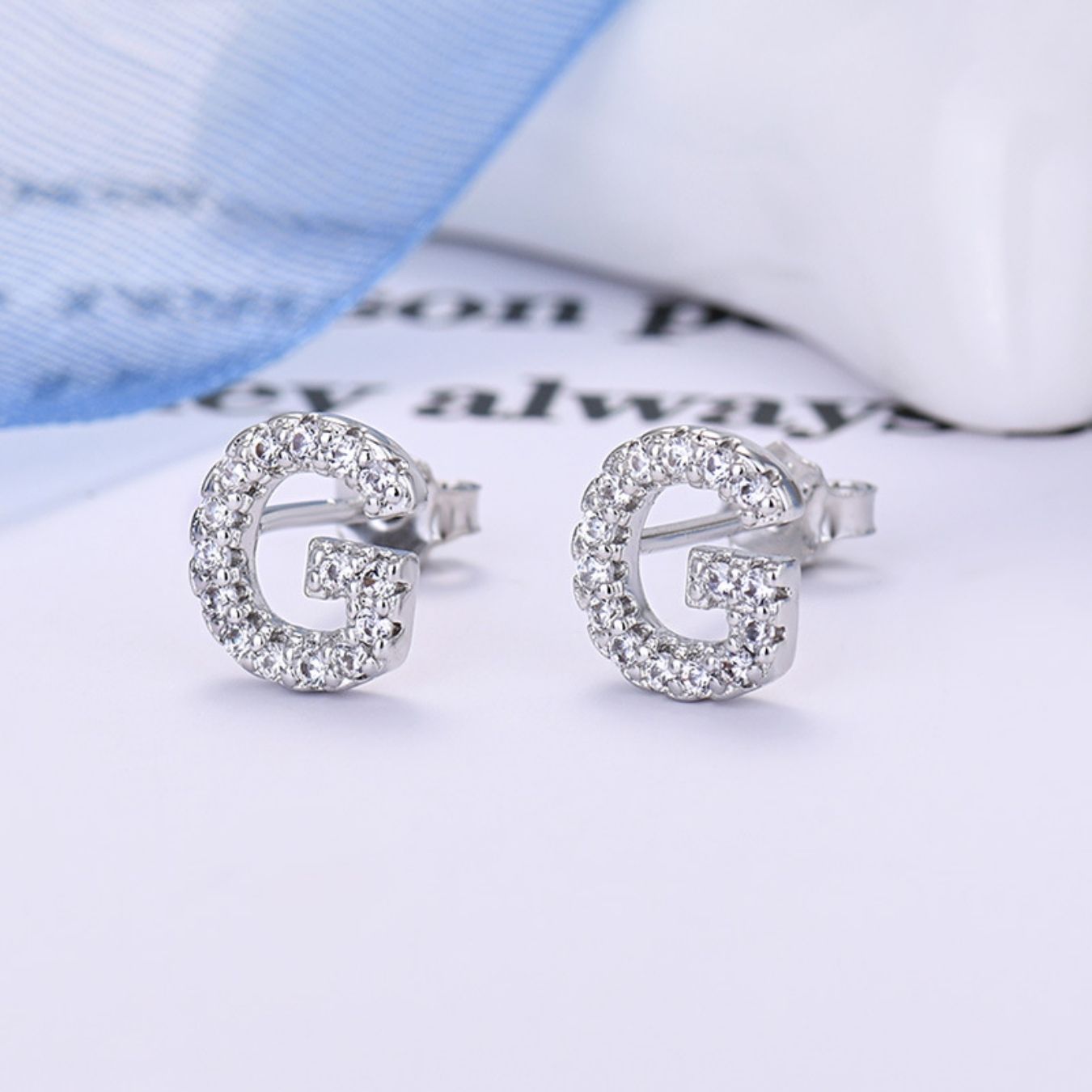 Initialen-Ohrringe „Identität“