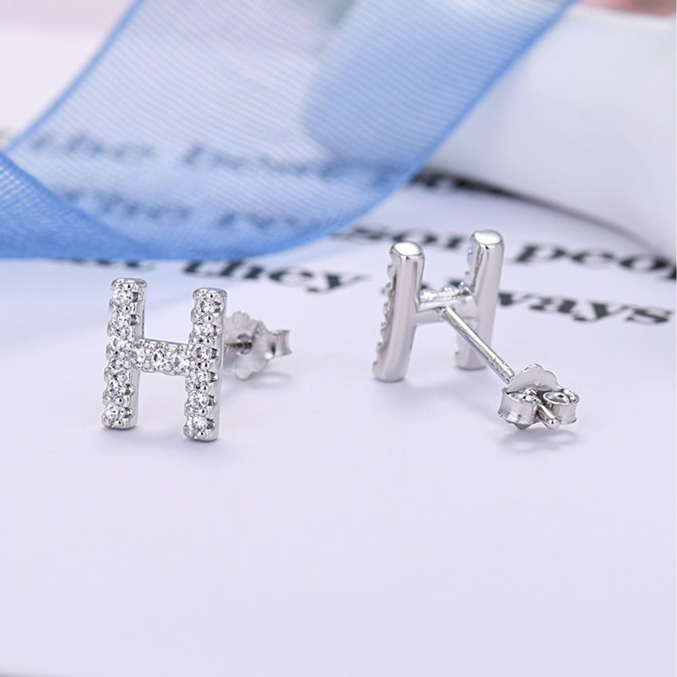 Initialen-Ohrringe „Identität“