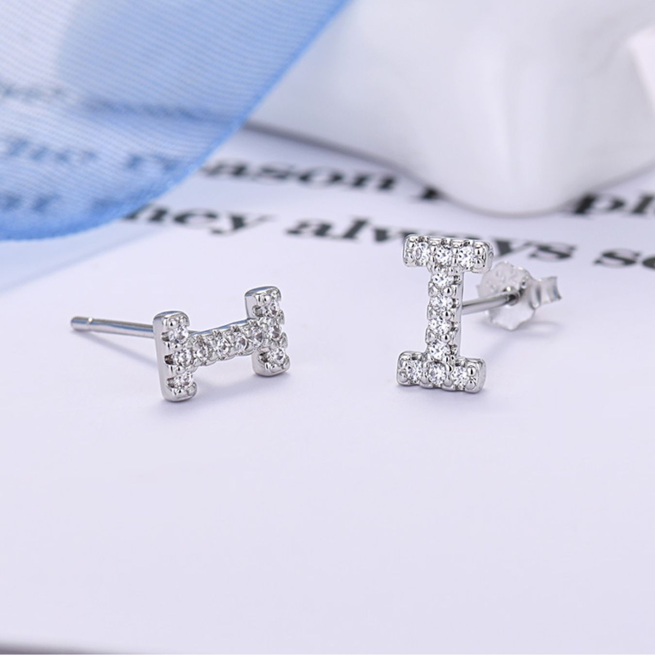 Initialen-Ohrringe „Identität“