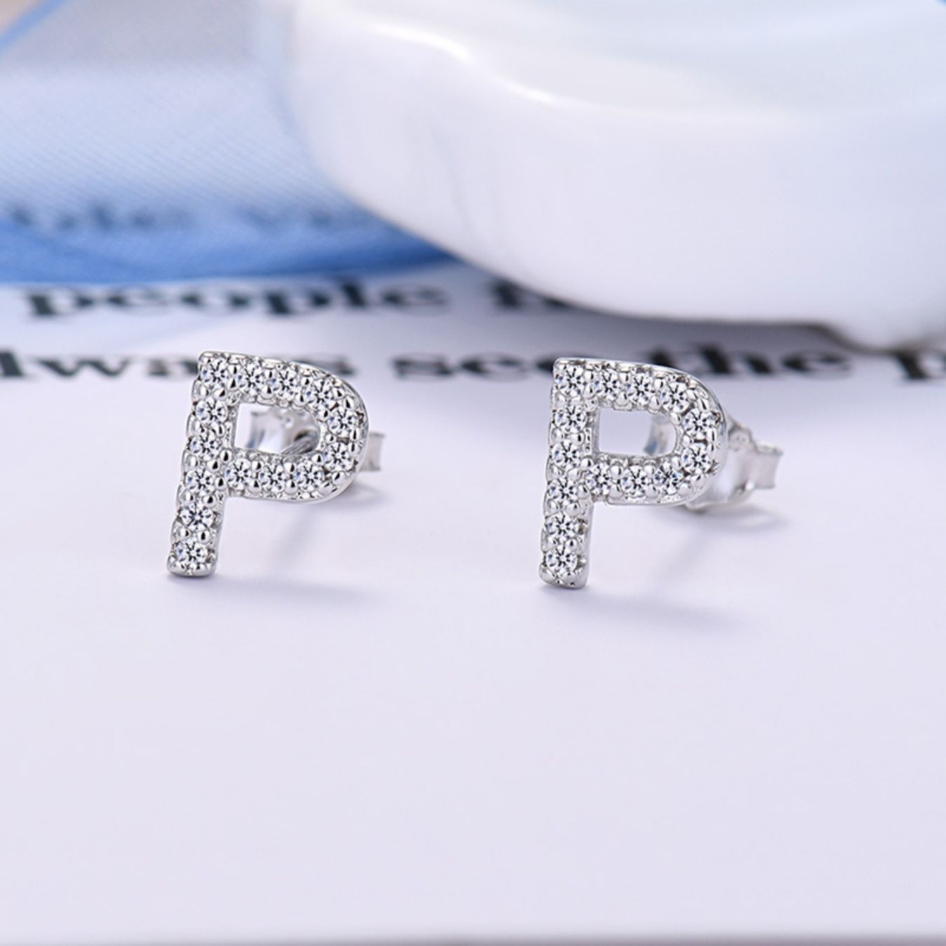 Initialen-Ohrringe „Identität“