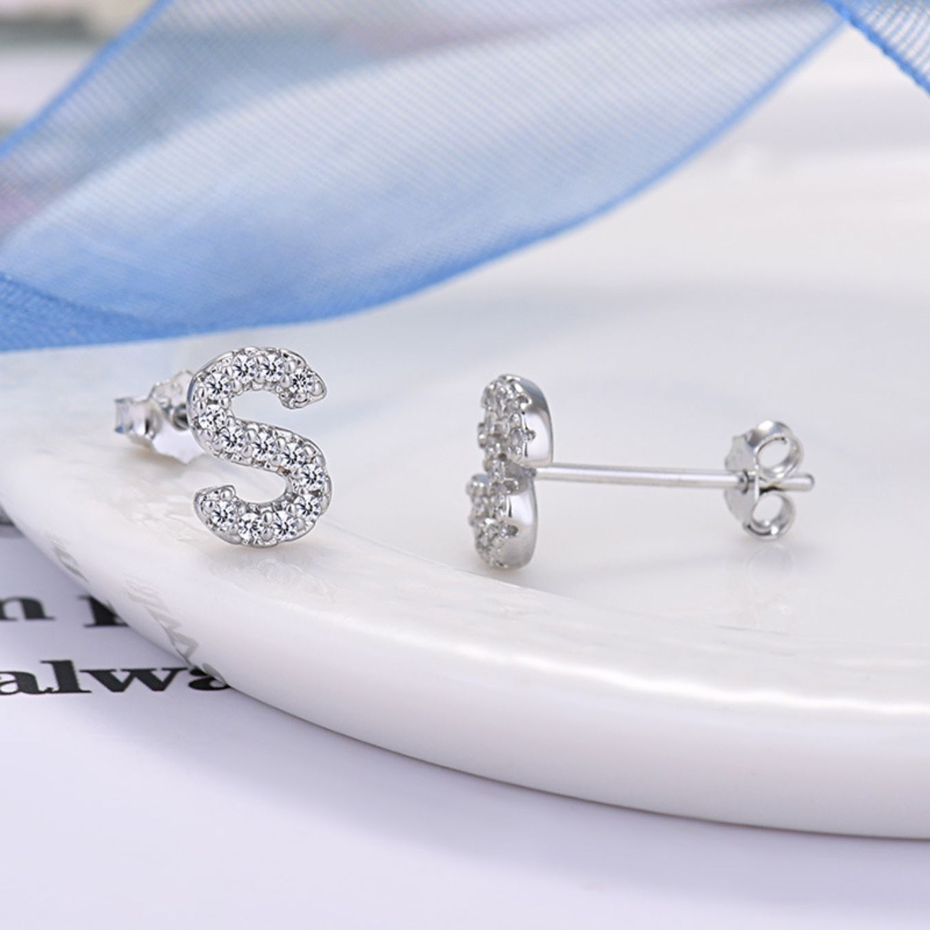 Initialen-Ohrringe „Identität“