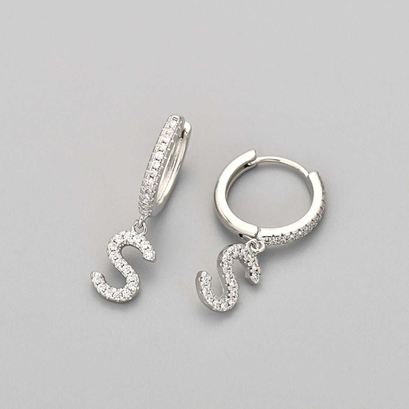 Initialen-Ohrringe „Kristall“