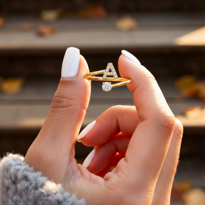 Verstellbarer Initialenring „Classic“ mit Kartennachricht und Geschenkbox