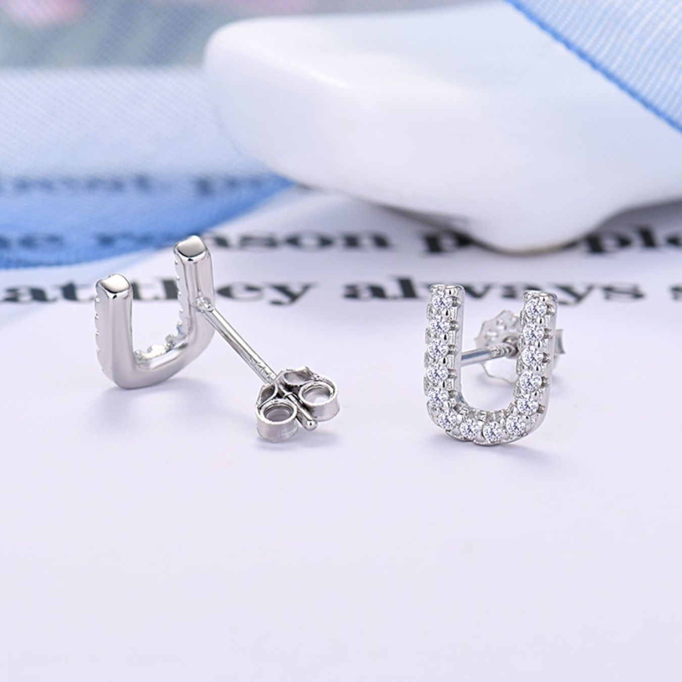 Initialen-Ohrringe „Identität“