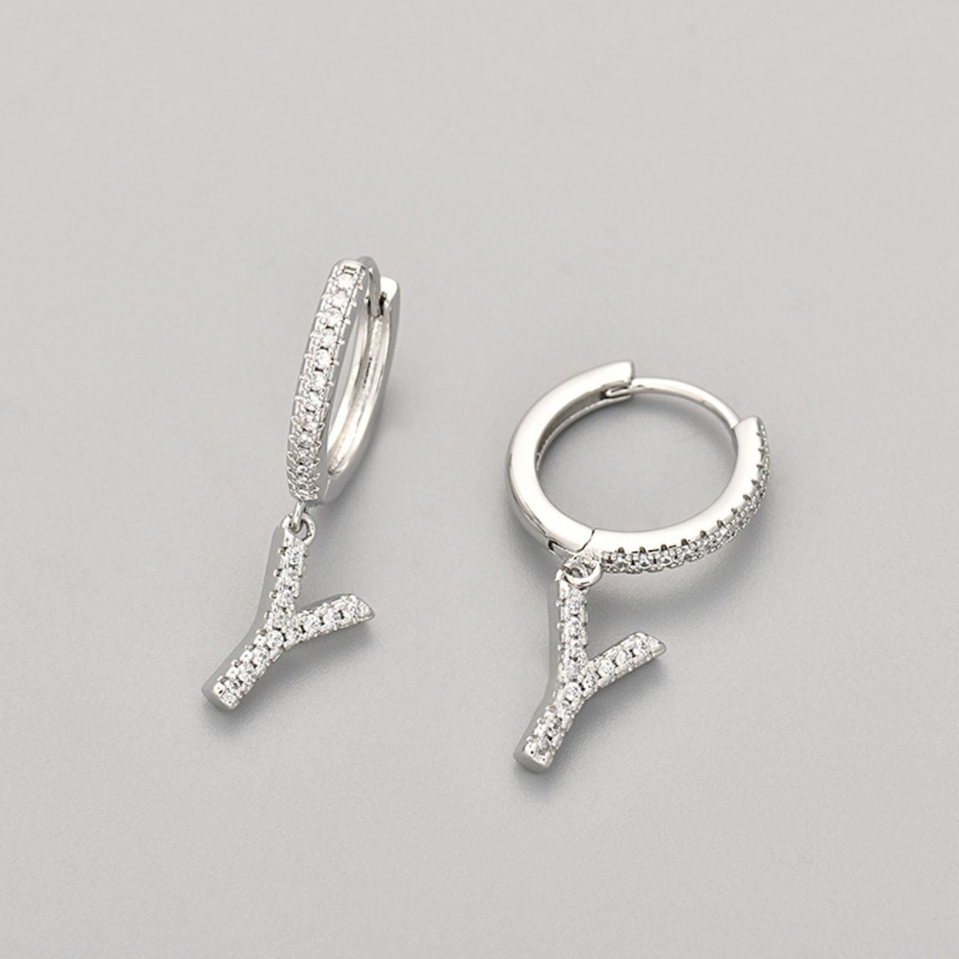 Initialen-Ohrringe „Kristall“