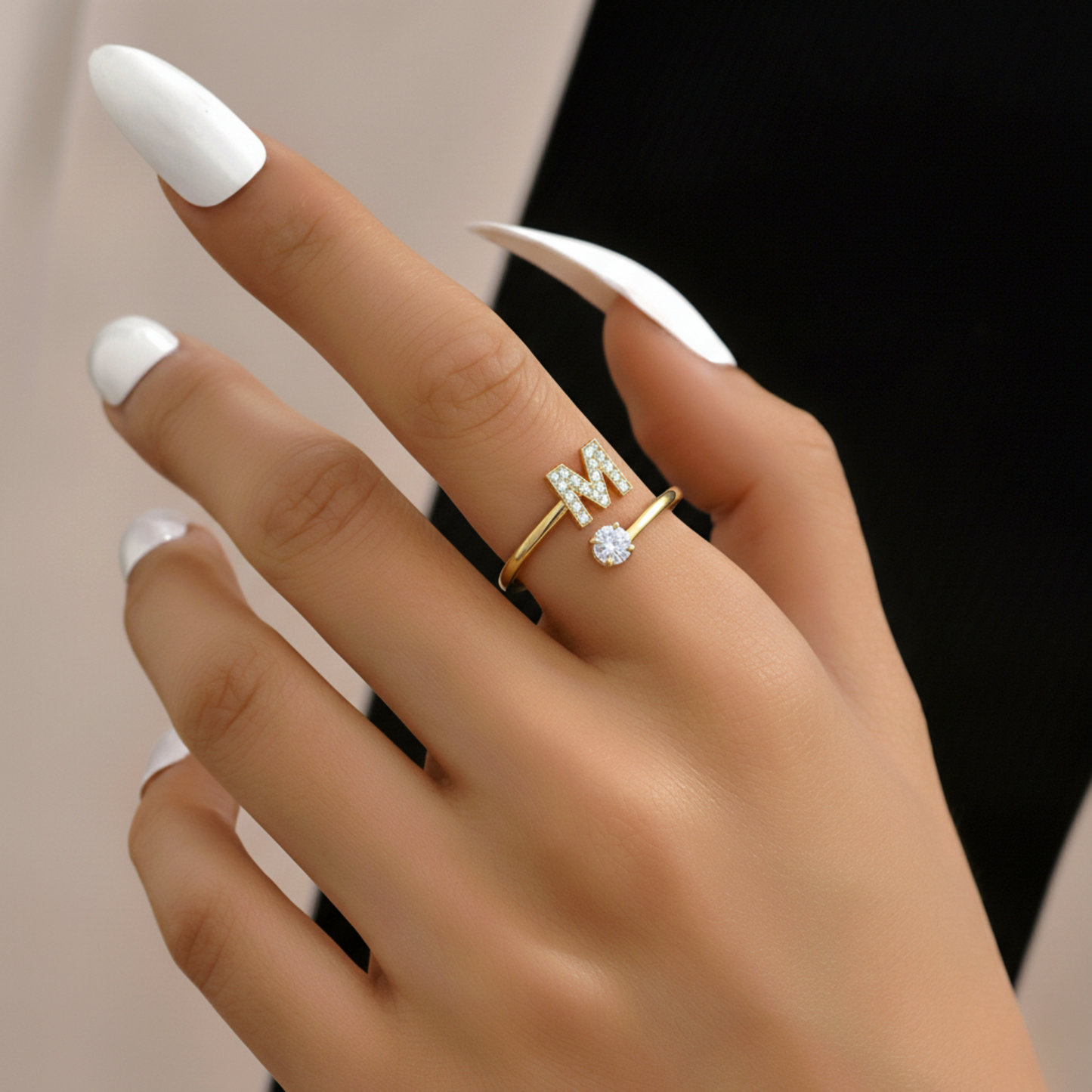 Verstellbarer Initialenring „Classic“ mit Kartennachricht und Geschenkbox