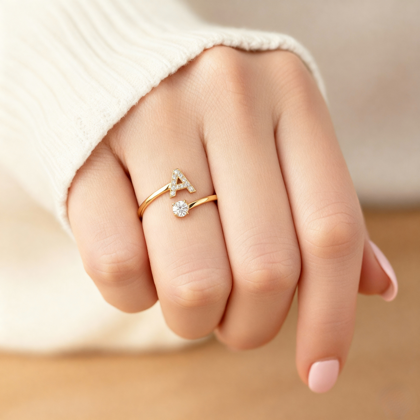 Verstellbarer Initialenring „Classic“ mit Kartennachricht und Geschenkbox