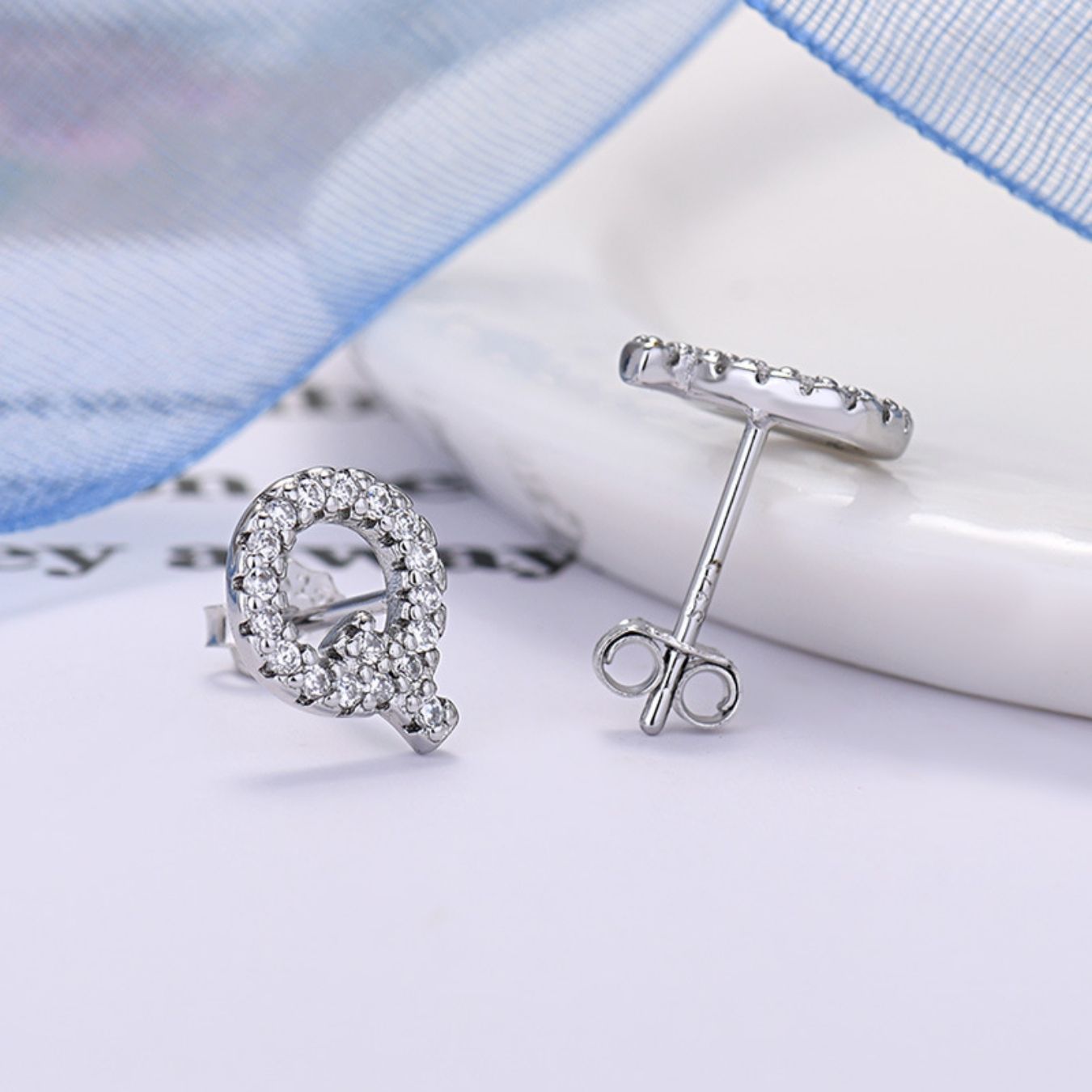 Initialen-Ohrringe „Identität“