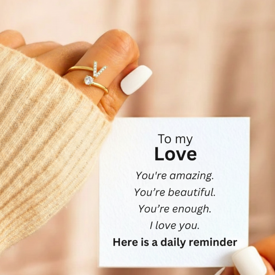 Verstellbarer Initialenring „Classic“ mit Kartennachricht und Geschenkbox