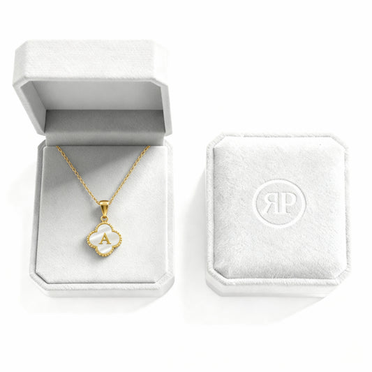 Buchstabenkette „Lucky“